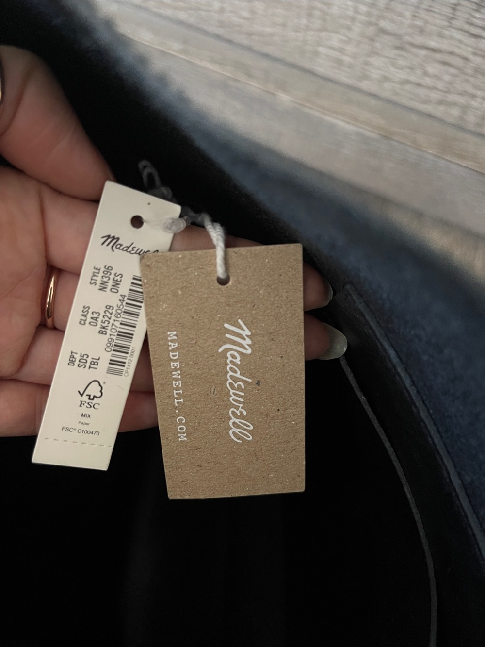 Madewell Essential Bucket Tote BagBlack Leather Bucket Bag with Adjustable Strap - Picture 10 of 10